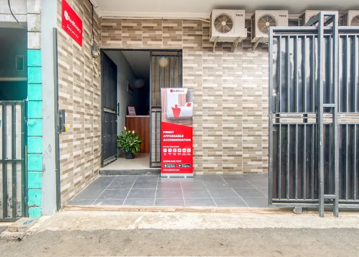 RedDoorz near Graha Cijantung Mall Jakarta